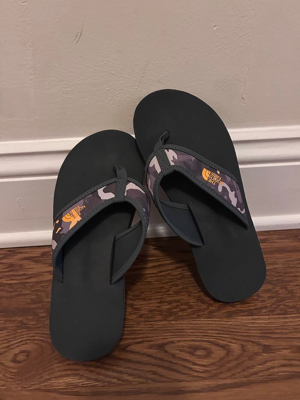 NWOT The North Face Kids Sz 3 Gray Camo Base Camp Flip Flop Sandal Summer Beach